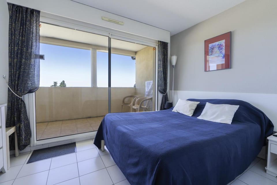 Property building, Living room, Bedroom