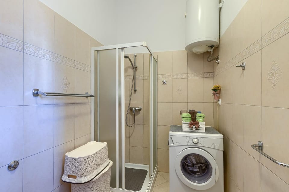 Shower, Bathroom, towels, washing machine