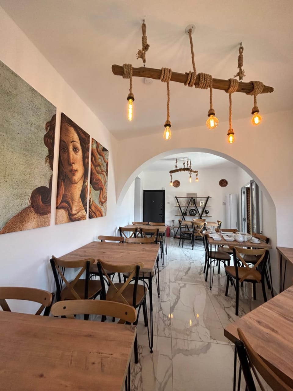 Seating area, Breakfast