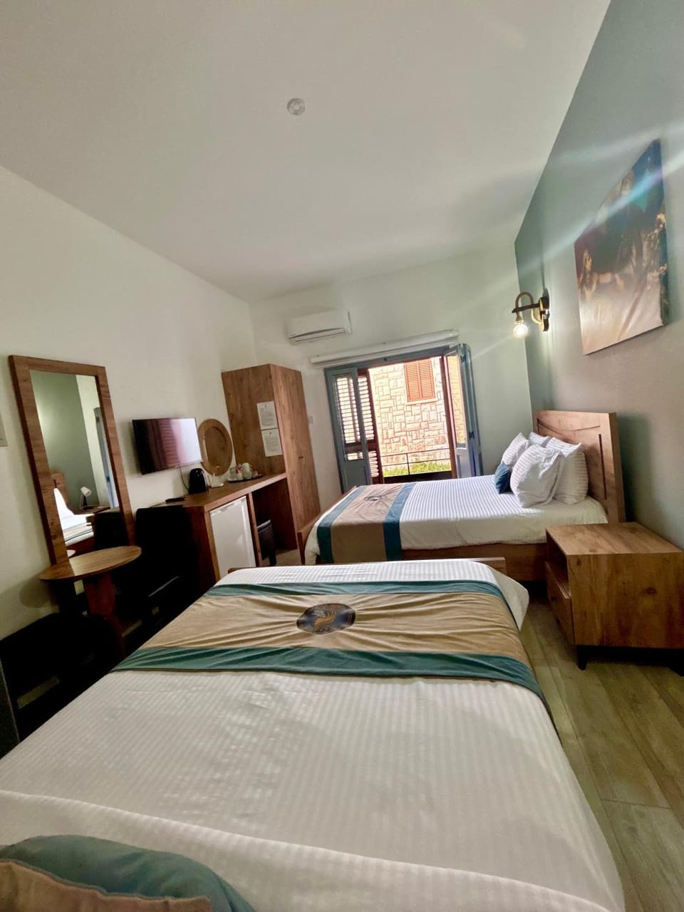 Photo of the whole room, Bedroom, Family