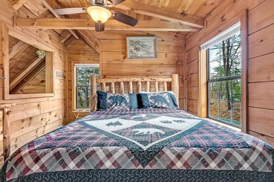 A Mountain Perch - Log Cabin with Hot Tub & Game Room near Pigeon Forge Pet Friendly Cabin in Gatlinburg