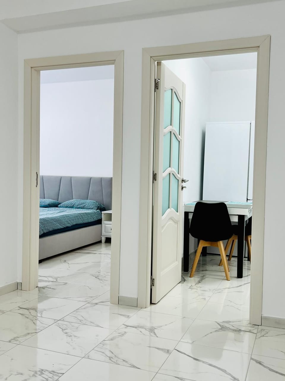 Bed, Living room, Photo of the whole room, Bedroom