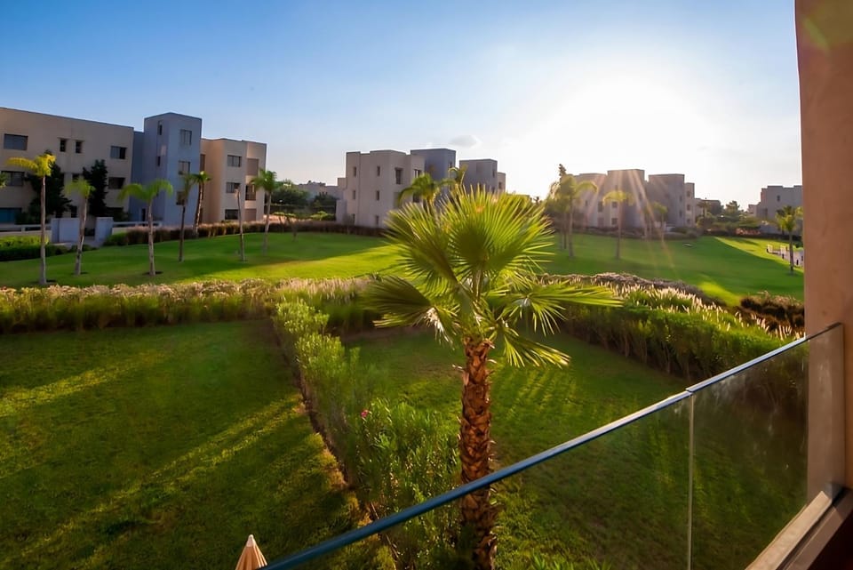 Property building, Day, Natural landscape, Garden, Balcony/Terrace, Garden view