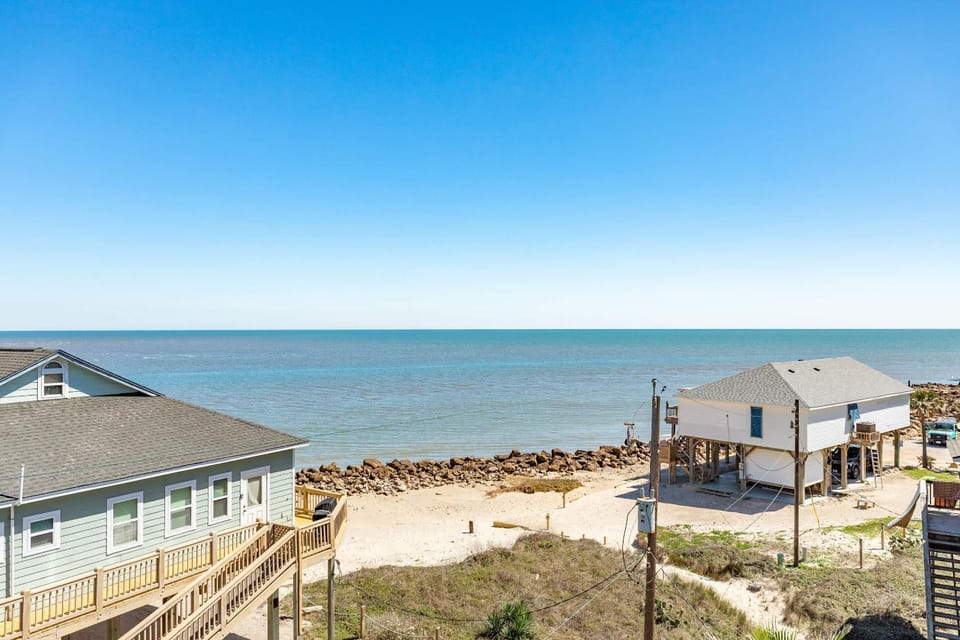 Coral Gem - 360 Views of Ocean, Beach, Sunsets! House in Alvin