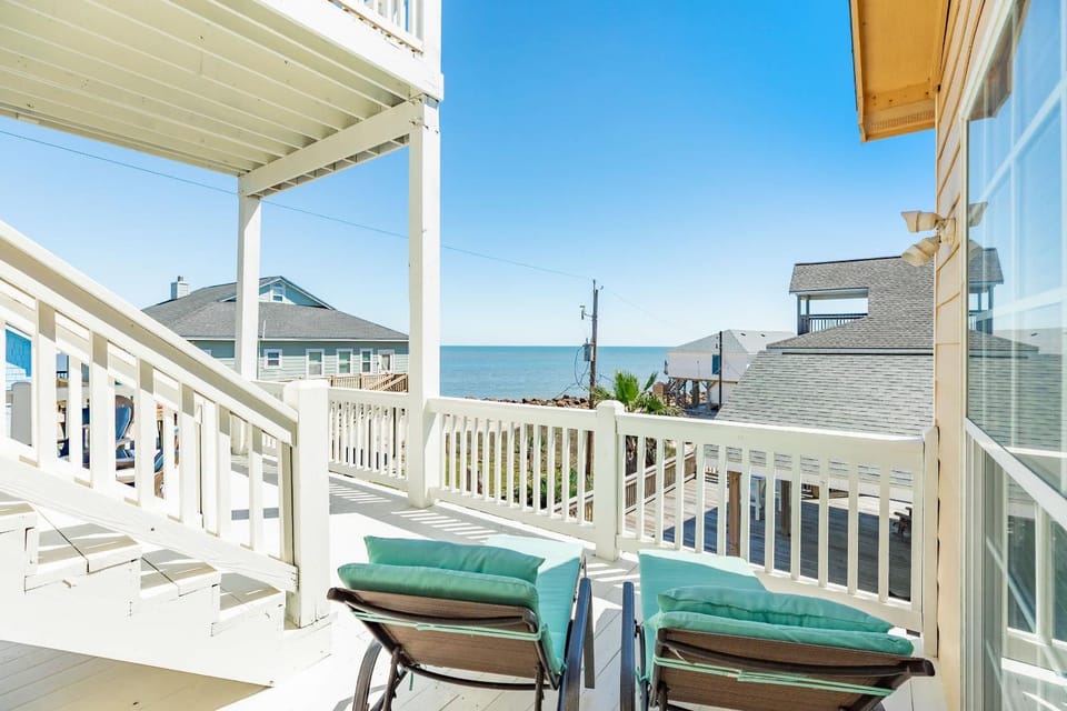 Coral Gem - 360 Views of Ocean, Beach, Sunsets! House in Alvin