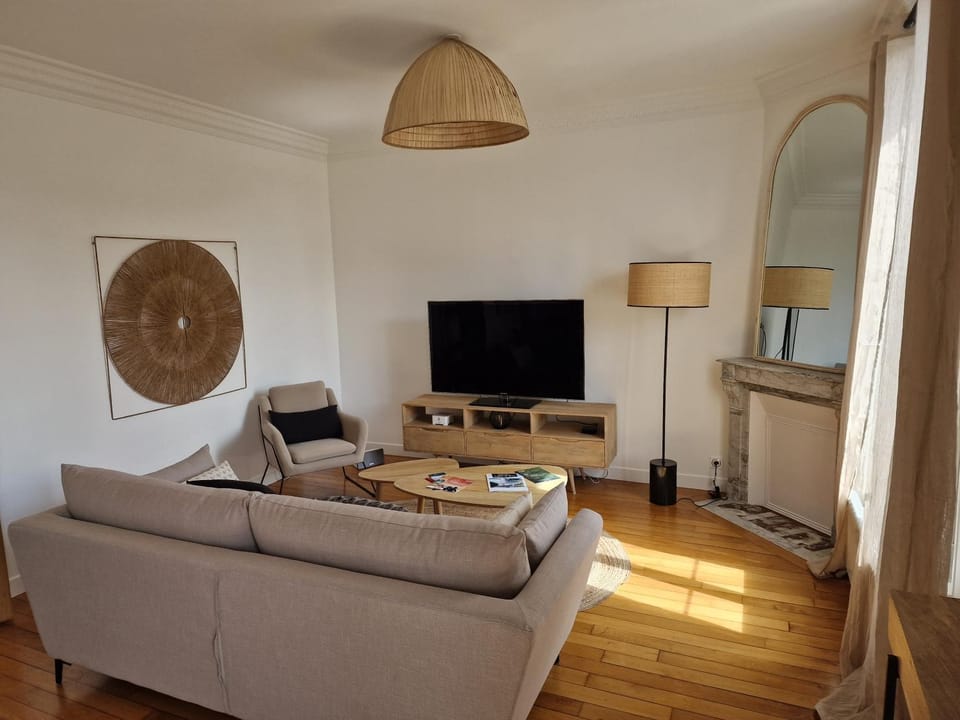 Communal lounge/ TV room, TV and multimedia, Living room
