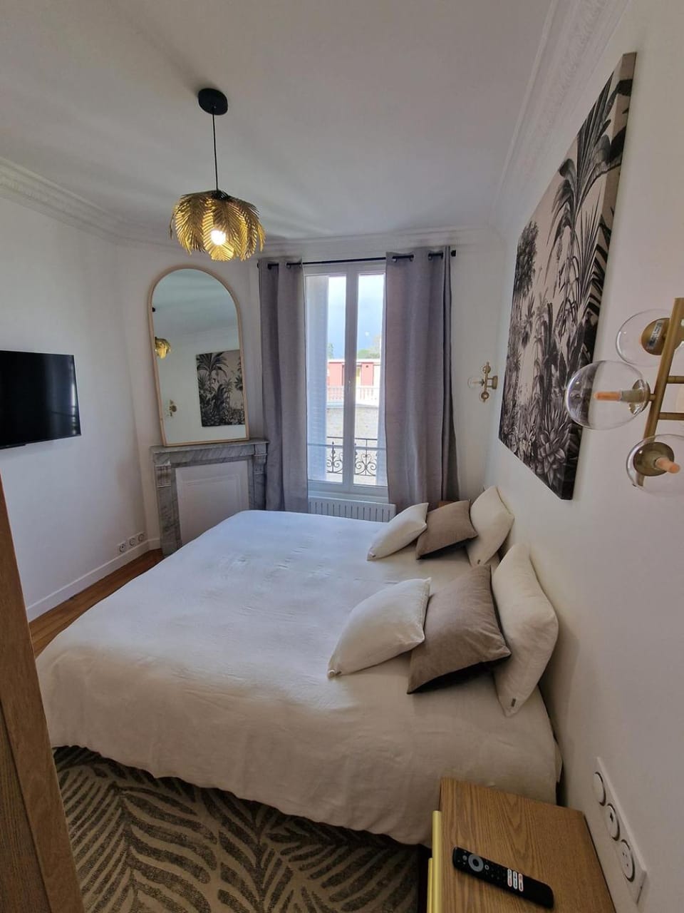 Bed, Photo of the whole room, Bedroom