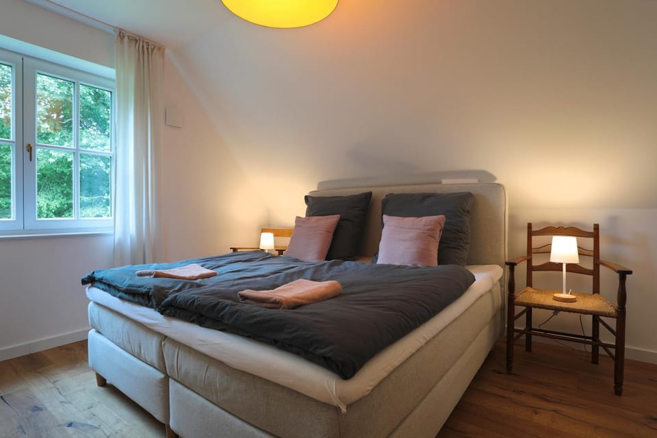 Bed, Bedroom