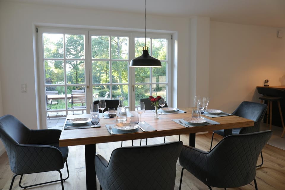 Seating area, Dining area