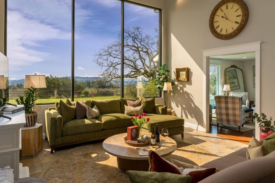 King's Queen House in Willamette Valley