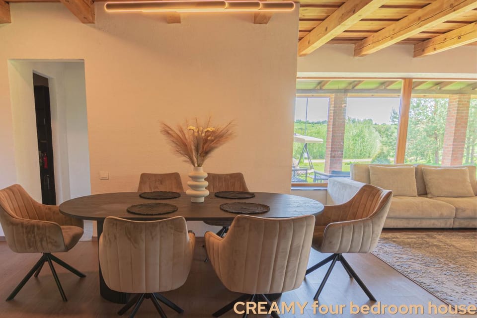 Seating area, Dining area