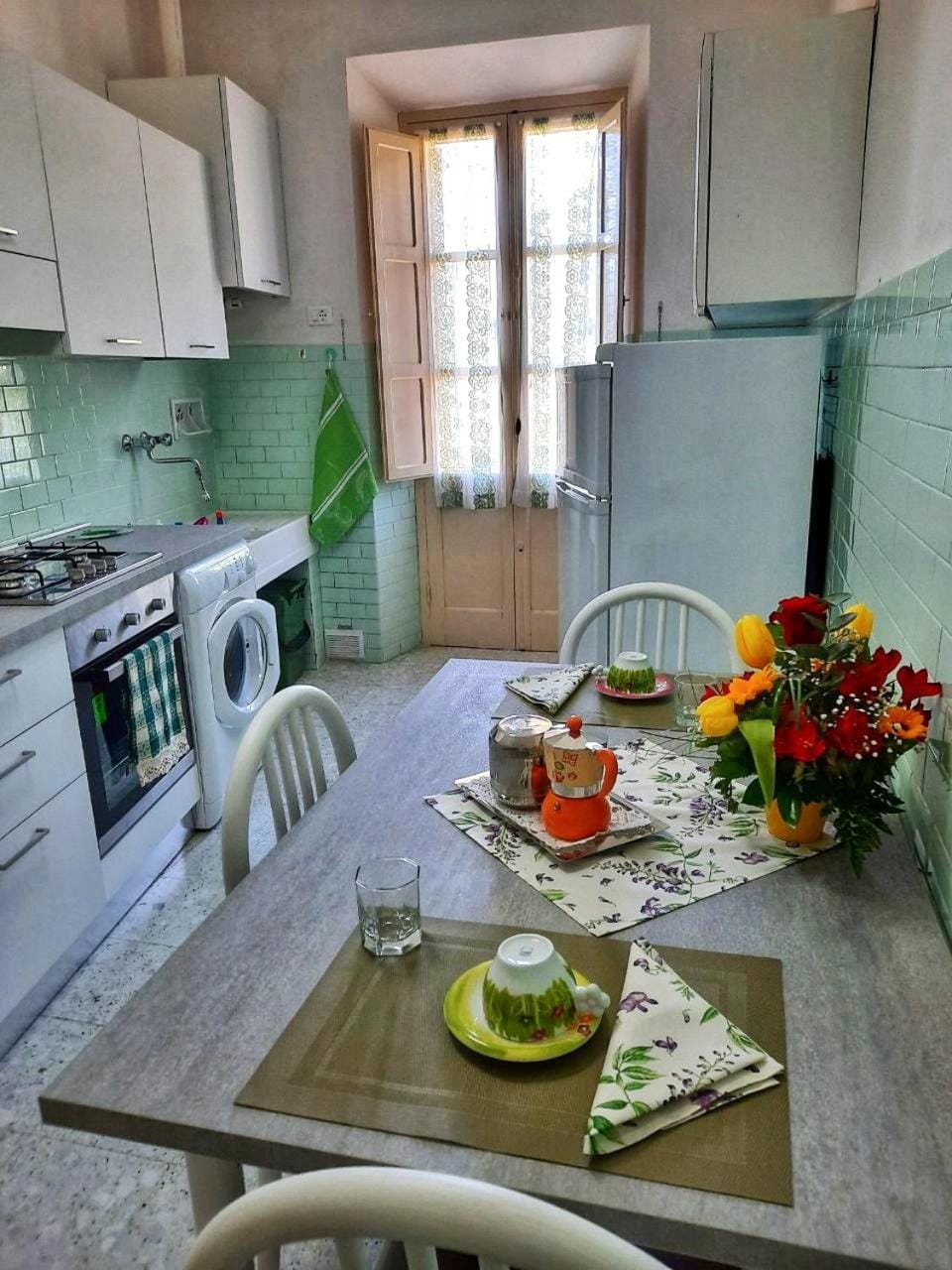 Coffee/tea facilities, Kitchen or kitchenette, Dining area, minibar, pet friendly, stove, washing machine
