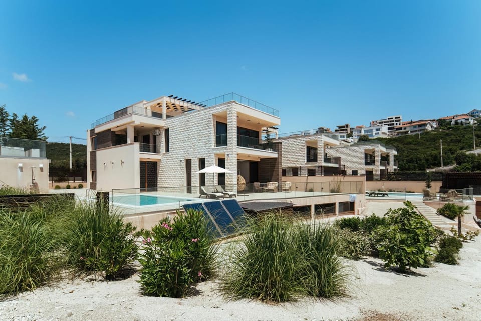 Property building, Day, Natural landscape, Pool view, Swimming pool