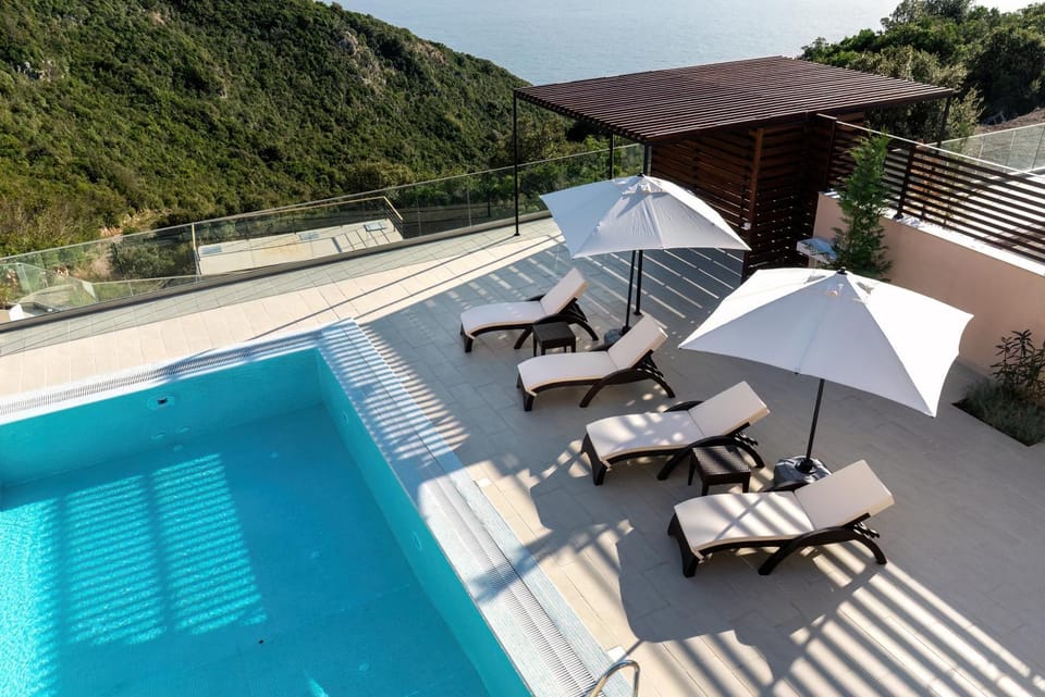 Patio, Day, Natural landscape, View (from property/room), Balcony/Terrace, Mountain view, Pool view, Swimming pool, sunbed