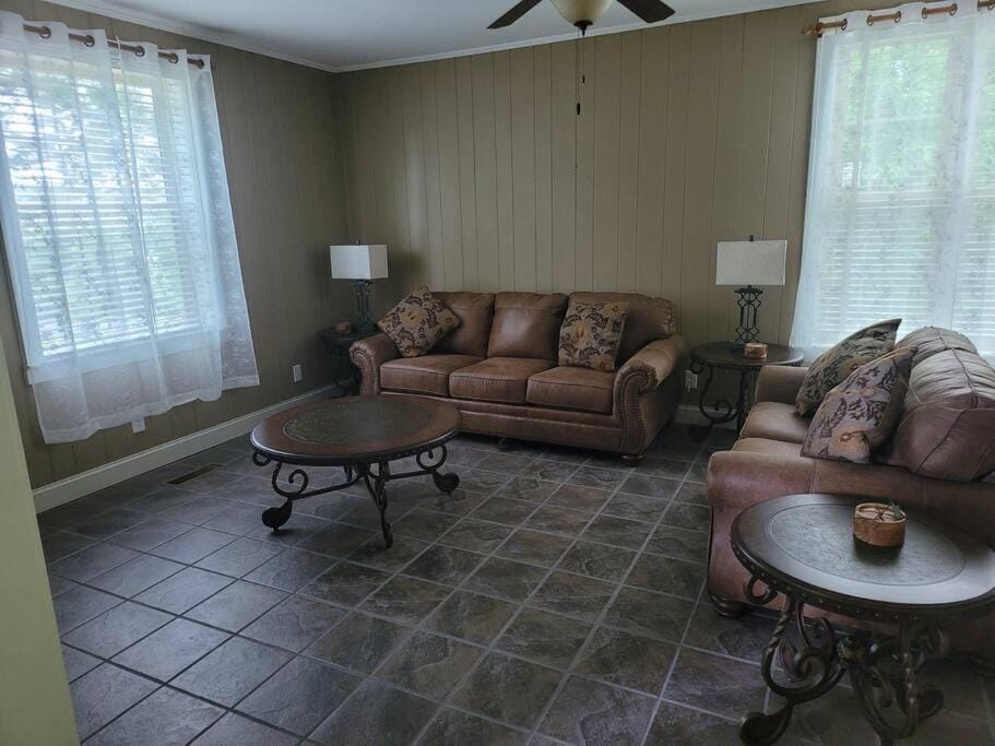 4. Spacious historic home in Lake Guntersville House in Guntersville Lake