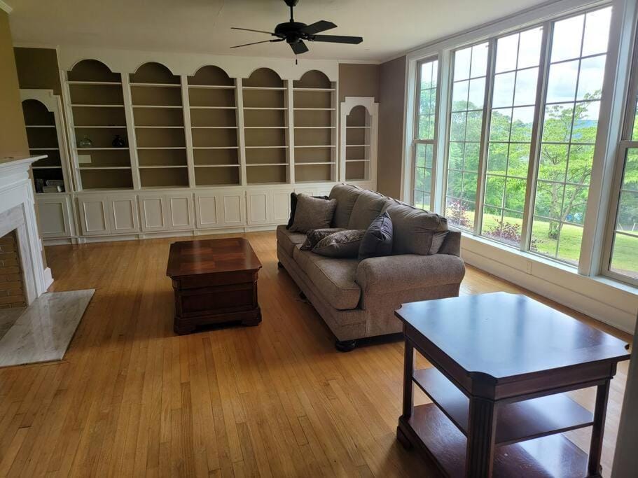 4. Spacious historic home in Lake Guntersville House in Guntersville Lake