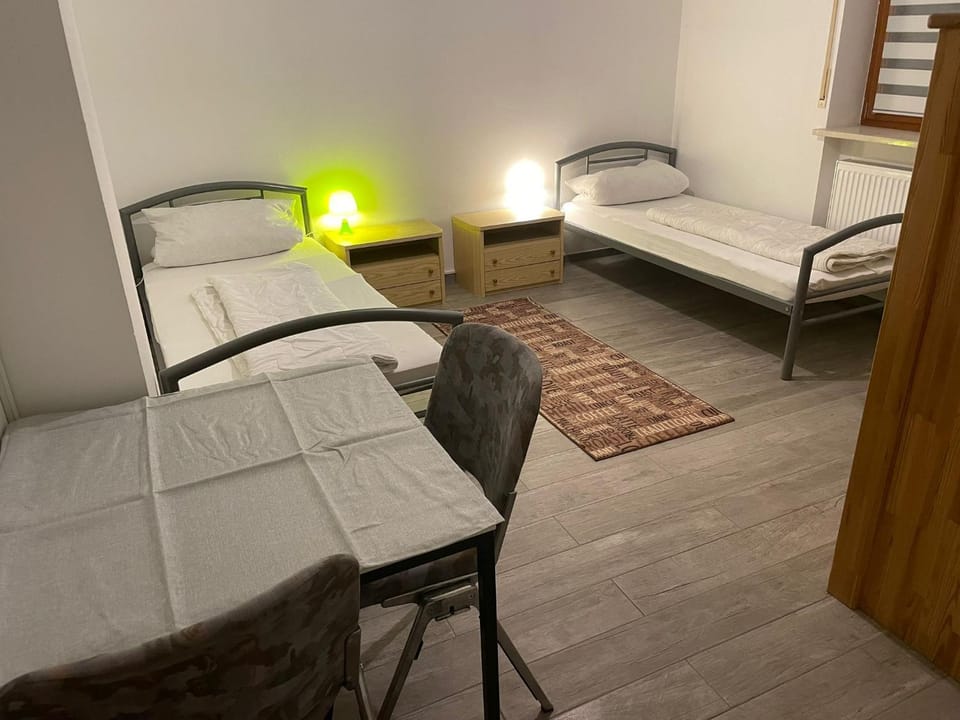 Bed, Photo of the whole room, Seating area