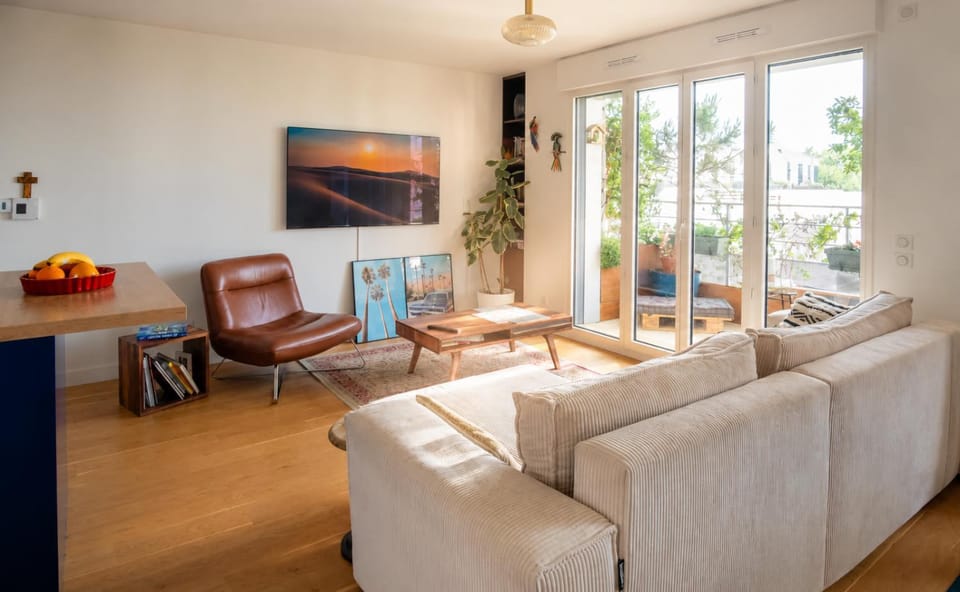 Stunning apartment with balcony to visit Paris Apartment in Clichy