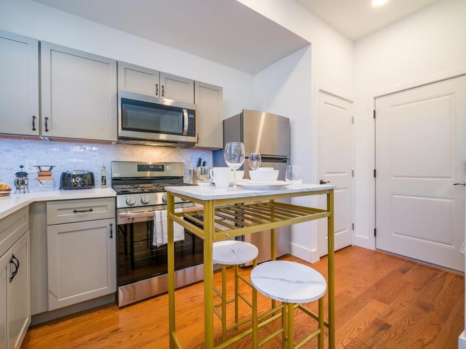 Cornhill 1BR Downtown High Falls Wi-Fi Kitchen TV House in Brighton