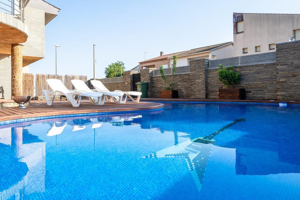 Property building, Swimming pool