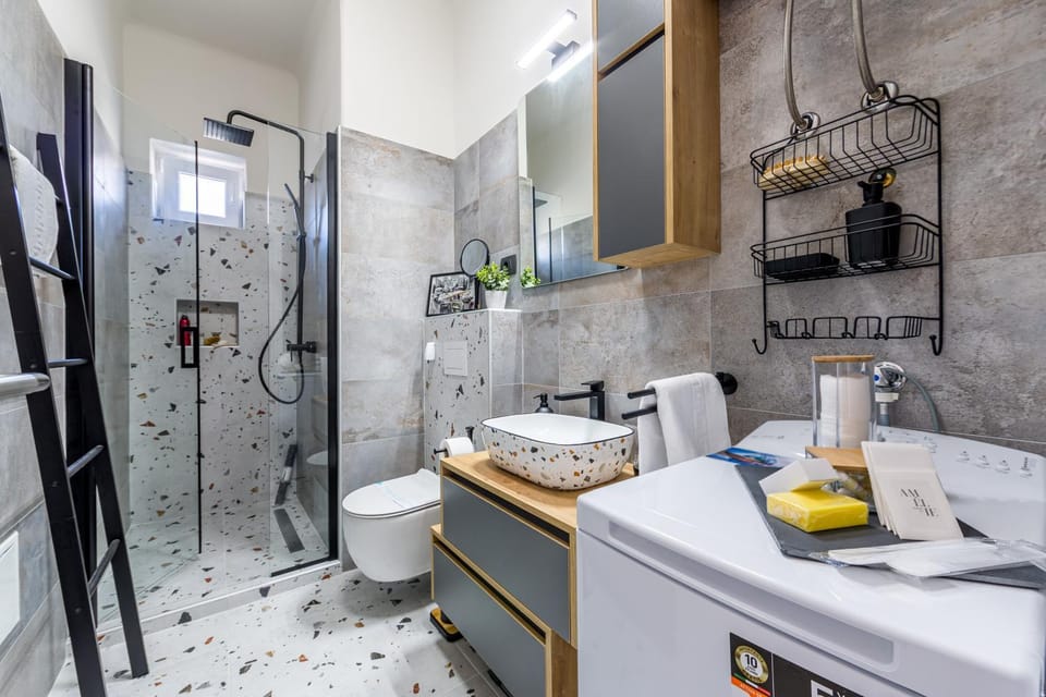 Shower, Toilet, Bathroom, washing machine