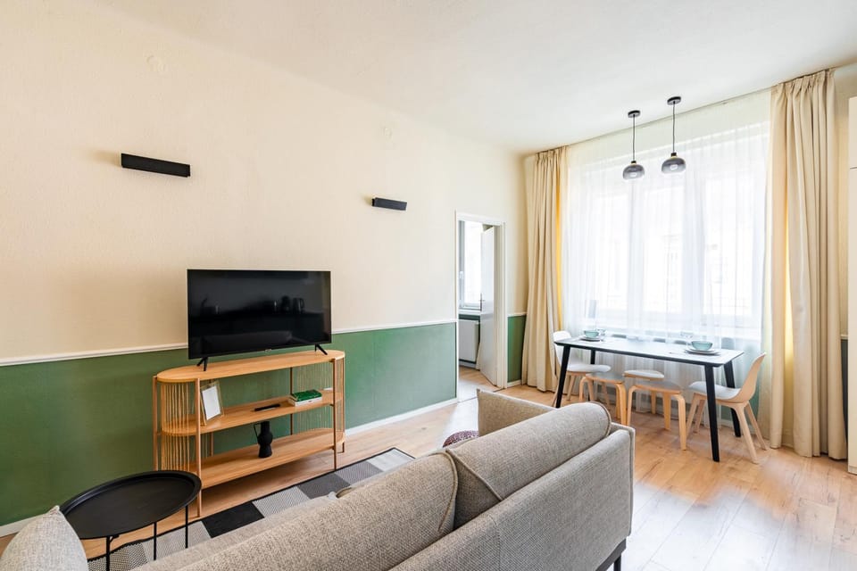 Communal lounge/ TV room, TV and multimedia, Living room