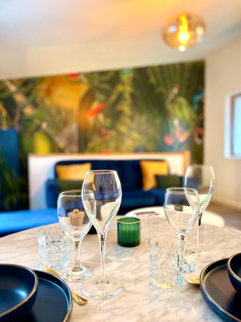 Decorative detail, Seating area, Dining area