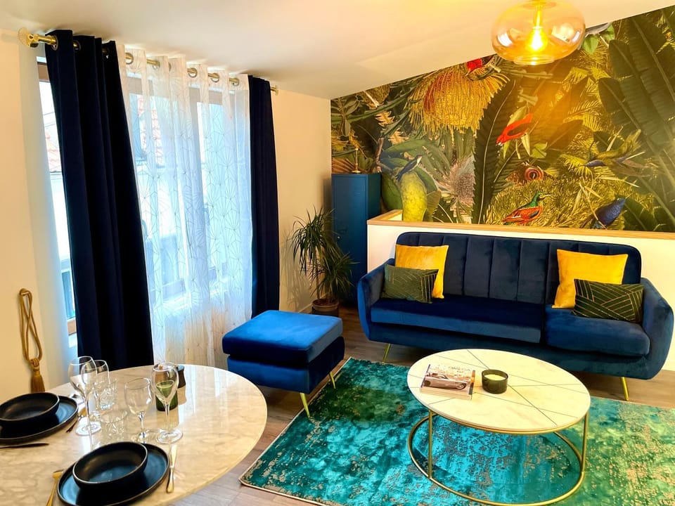 Living room, Seating area, Dining area