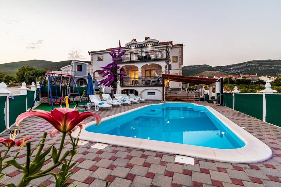 Property building, Spring, Natural landscape, Mountain view, Pool view, Swimming pool, sunbed