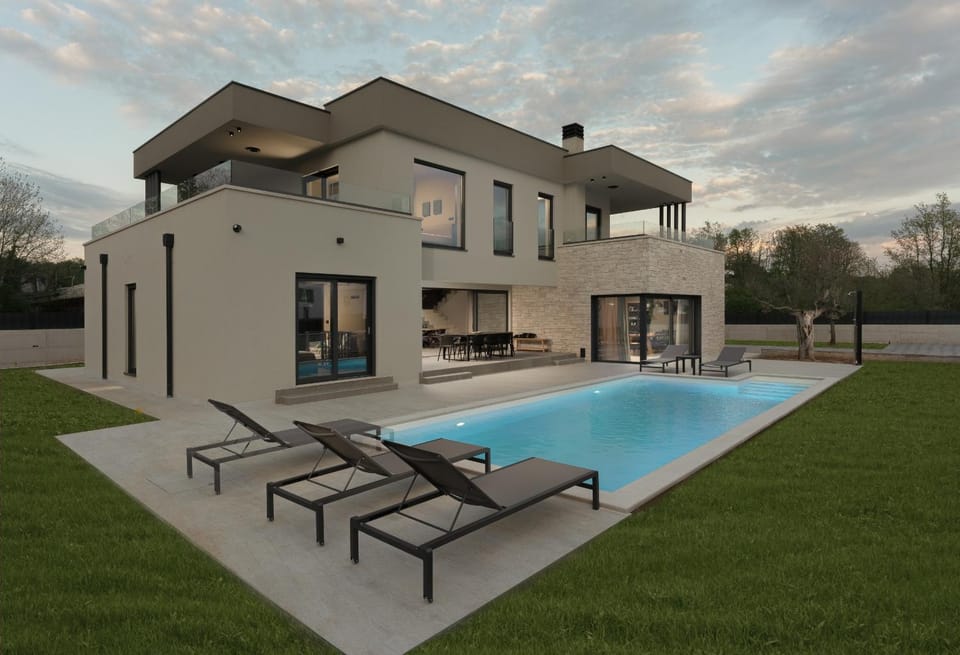 Property building, Swimming pool
