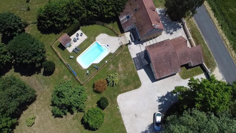 Property building, Day, Neighbourhood, Natural landscape, Bird's eye view, Garden, Garden view, Pool view, Street view, Swimming pool