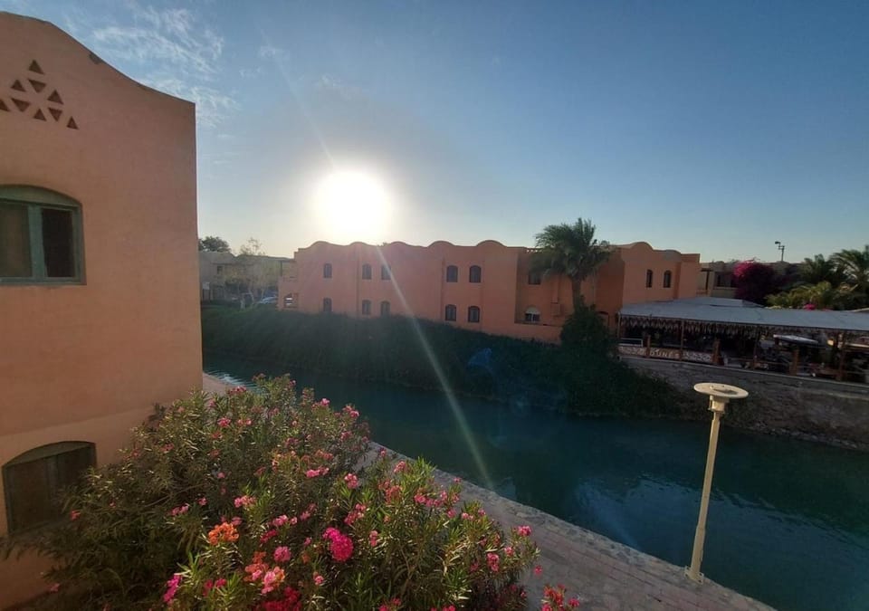 Property building, Day, Natural landscape, Sunrise, Sunset