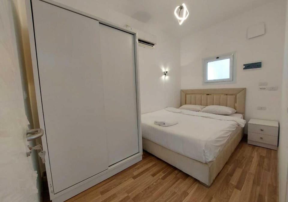Bed, Photo of the whole room, Bedroom, towels, wardrobe