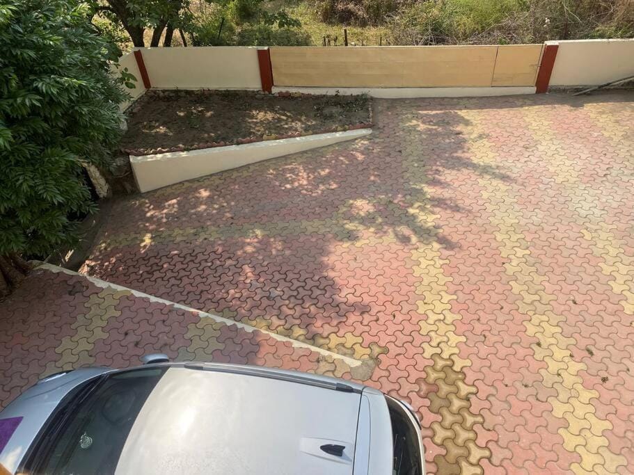 Highway Orchard Apartment in Uttarakhand
