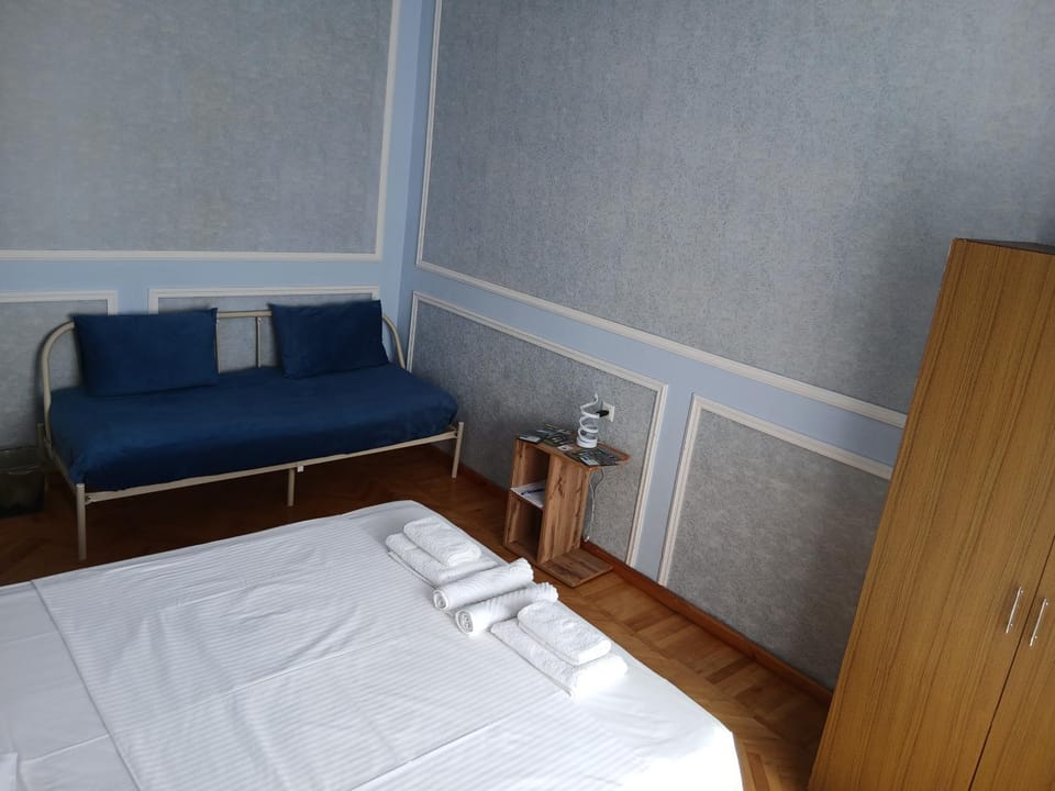 Bed, Photo of the whole room, Seating area, Bedroom, towels