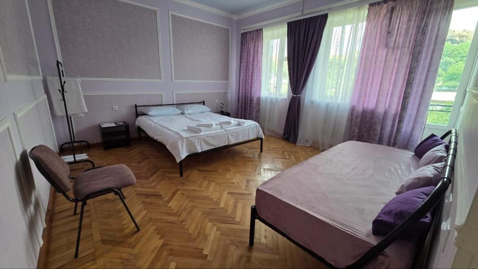 Bed, Photo of the whole room, Seating area, Bedroom