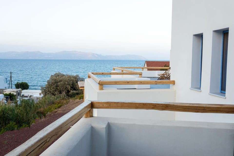 Property building, Day, Natural landscape, Balcony/Terrace, Sea view, Inner courtyard view