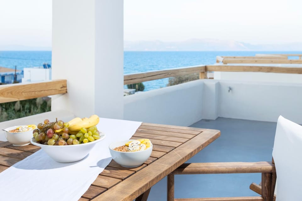 Natural landscape, Balcony/Terrace, Dining area, Sea view