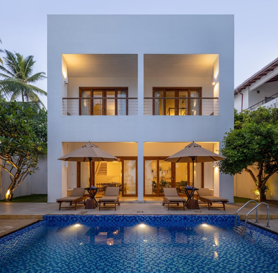 Swimming pool, sunbed