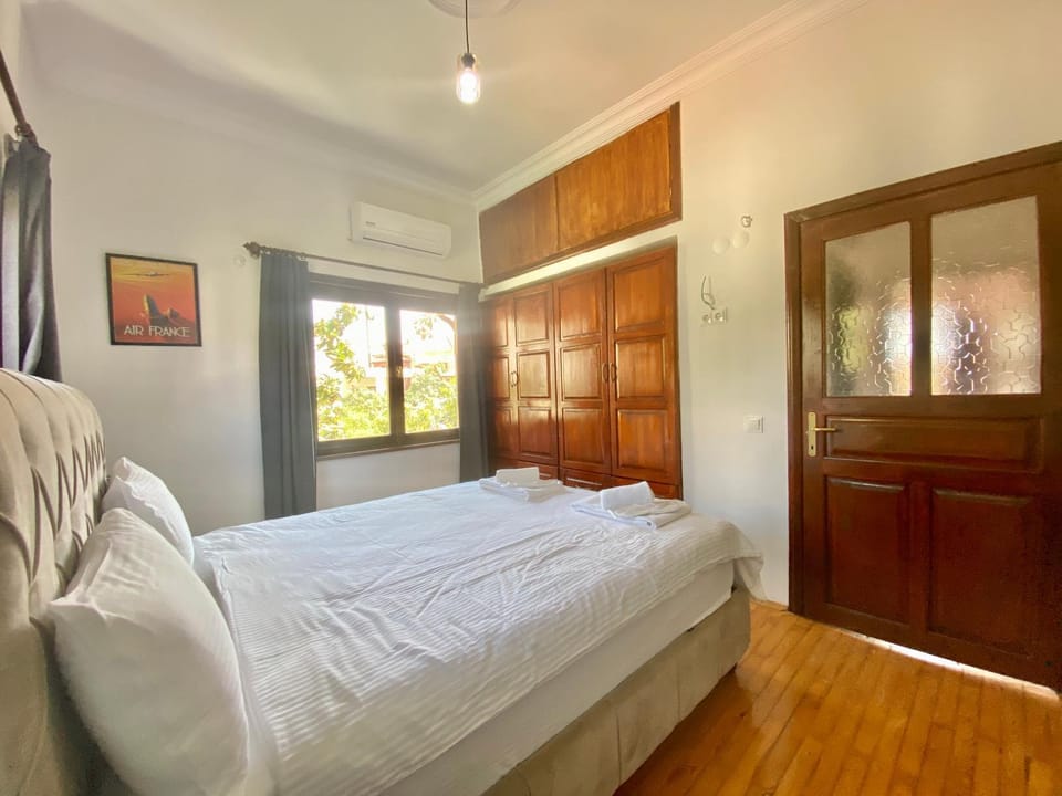 Bed, Photo of the whole room, Bedroom, wardrobe