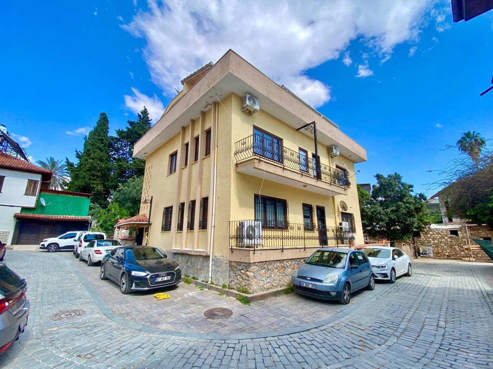 Property building, Day, Neighbourhood, Street view, Location