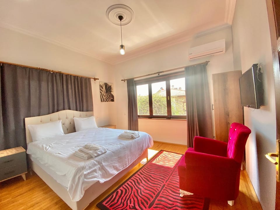 Bed, TV and multimedia, Photo of the whole room, Bedroom, air conditioner