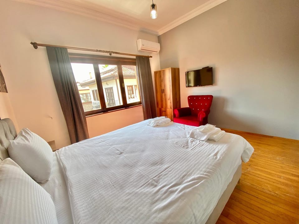 Bed, TV and multimedia, Photo of the whole room, Bedroom, air conditioner