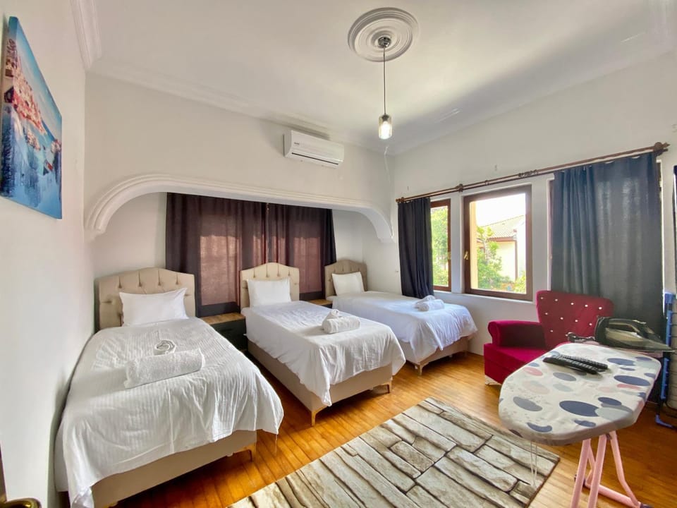 Bed, Photo of the whole room, Bedroom, air conditioner