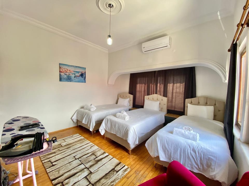 Bed, Photo of the whole room, Bedroom, air conditioner