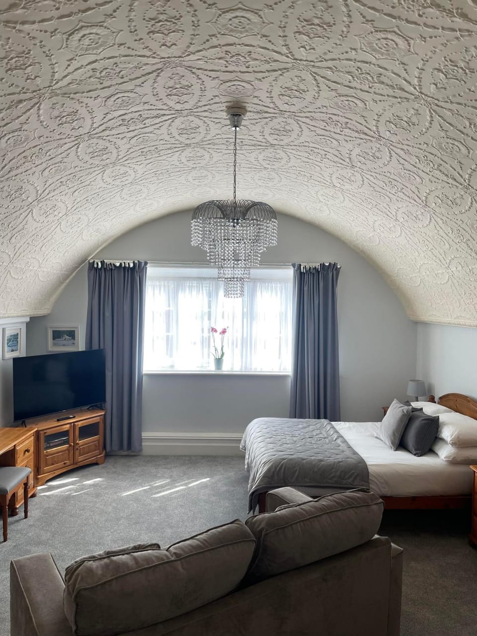 Communal lounge/ TV room, Bed, TV and multimedia, Bedroom