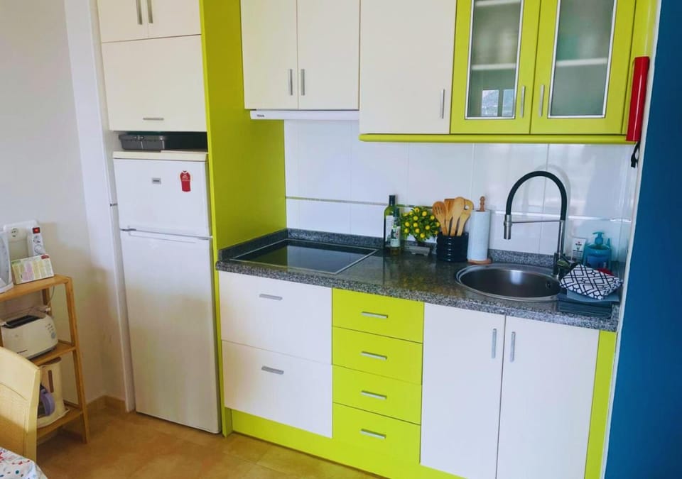 microwave, oven, stove, kitchen