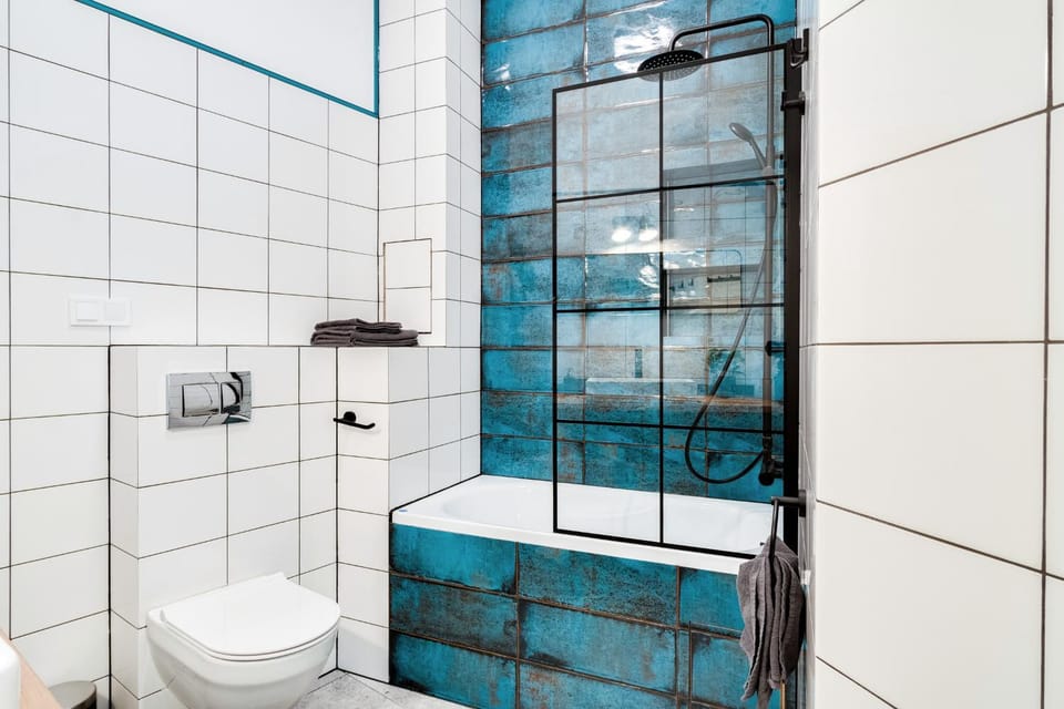 Shower, Toilet, Bathroom, Bath, towels