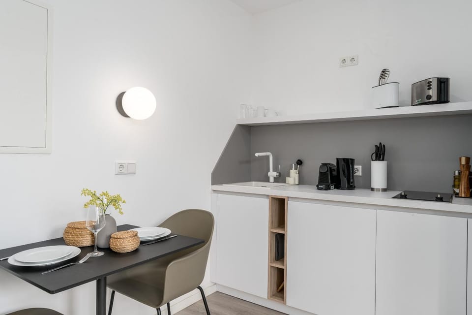Coffee/tea facilities, Kitchen or kitchenette, Dining area, toaster