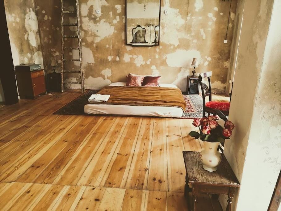 Bed, Photo of the whole room, Decorative detail, Bedroom
